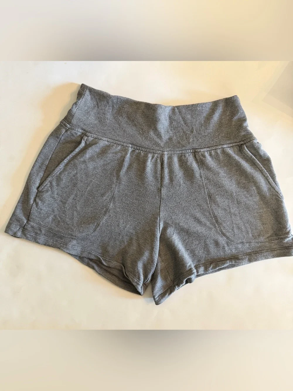 Athleta Coaster Luxe High Rise Short Size Small Heather Gray